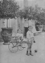 Jean Gourguet (dans la charette) et son frere aine Andre