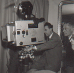 photo du tournage 1945 : Jean Gourguet derrière la caméra ...